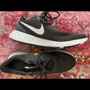 Women’s Nike sneakers